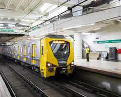 Se Podrá Pagar El Subte Con Celulares, Tarjetas De Crédito Y Débito ...